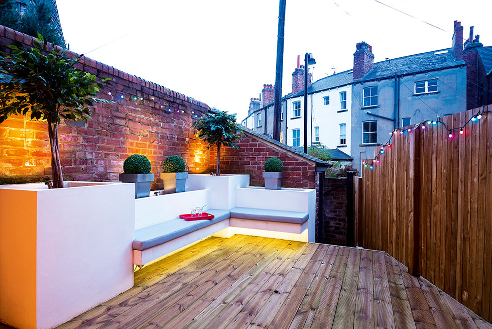 bancroft-house-entertaining-patio