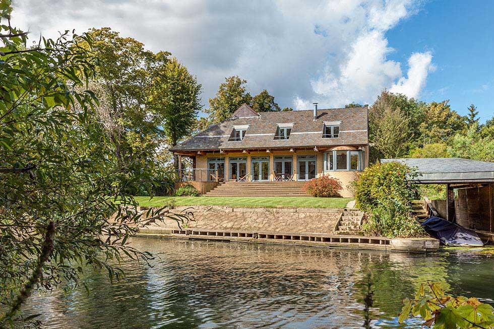 1a1-wallsgrove-house-exterior-lake-edit