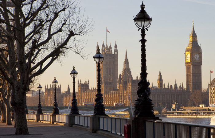Parliament-UK-London-Thames-Building-700x450.jpg
