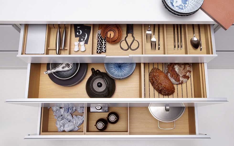 17-ORGANISE-DRAWER-INTERIORS-Pronorm-drawer-system-in-natural-oak
