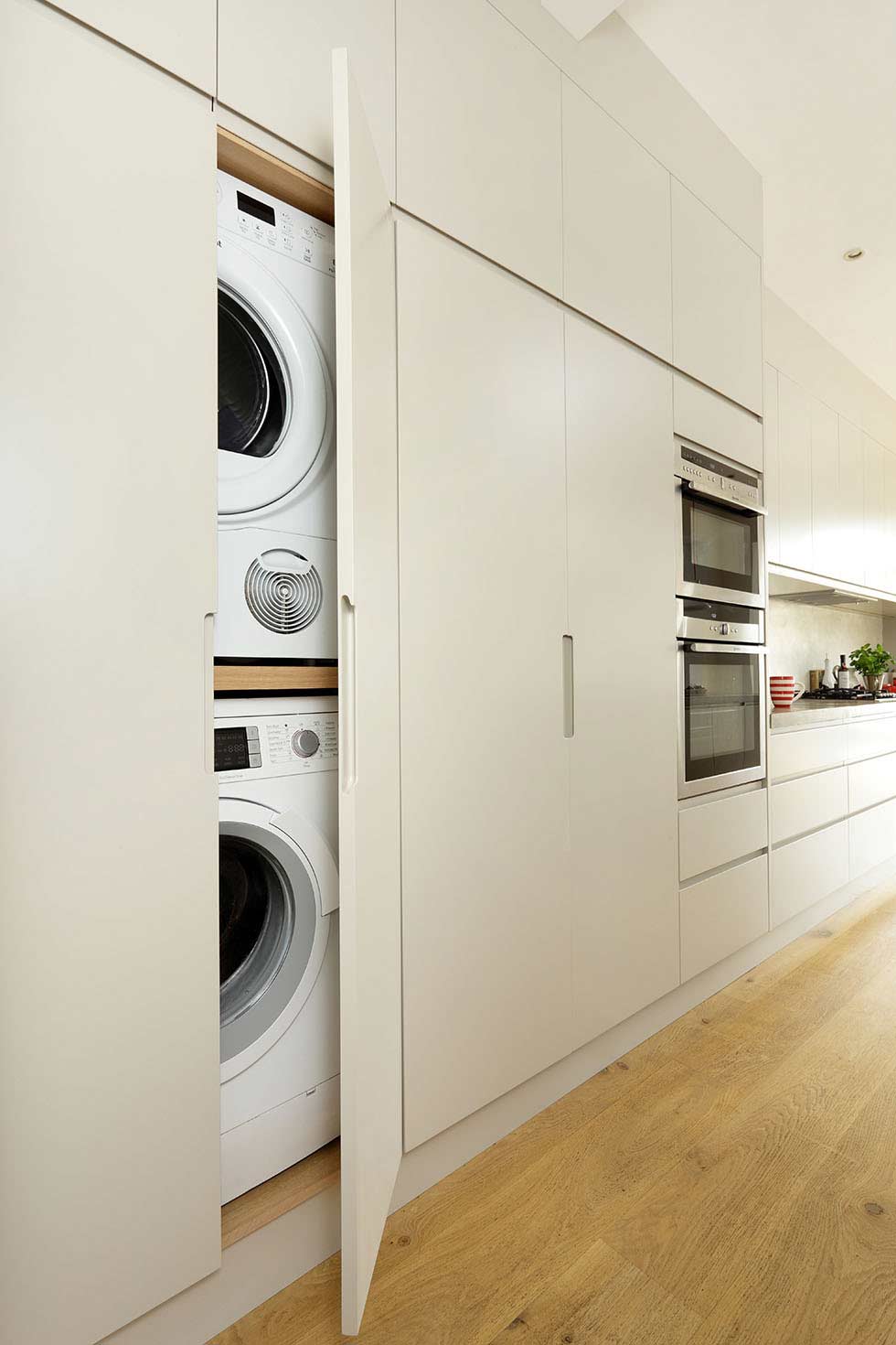 HIDE-AWAY-BIG-APPLIANCES-hide-away-a-utility-space-Cue-&-Co-of-London-hi-res