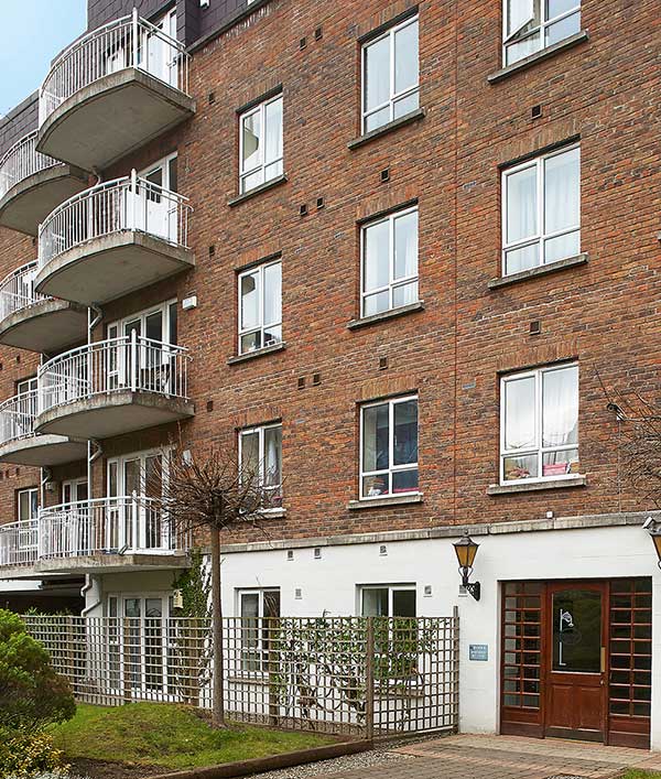 fabra-apartment-1980s-exterior-sized-for-article