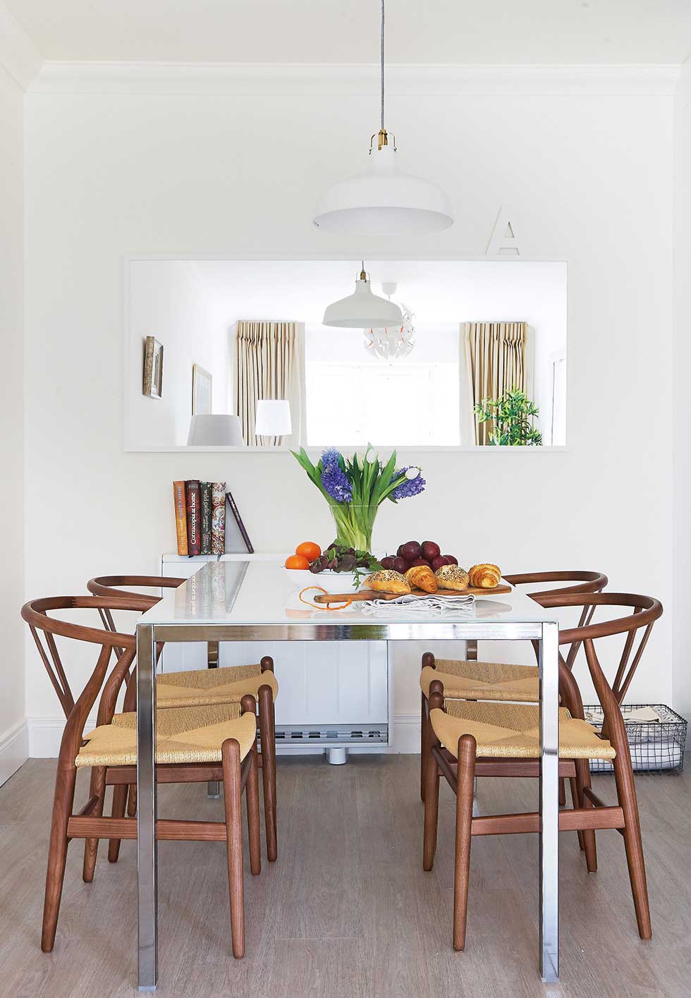Farbra apartment dining table