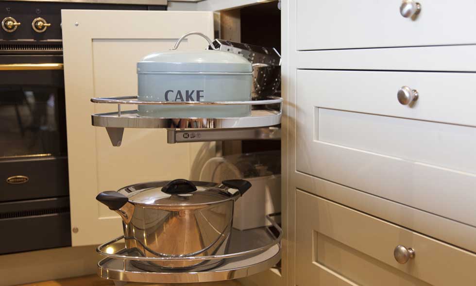 traditiona;-kitchen-corner-unit