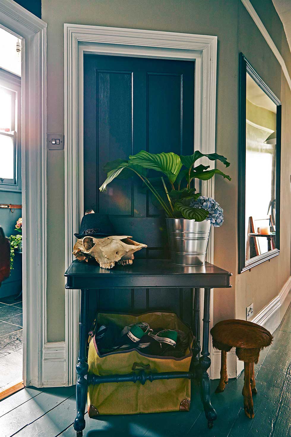 Duplex apartment hallway table with plants