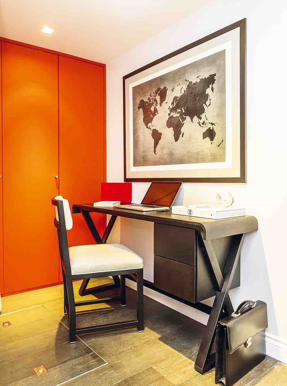 Small london flat home office space