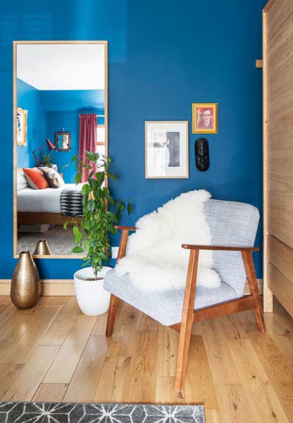 Ekenaset armchair and hovet mirror from Ikea in blue bedroom