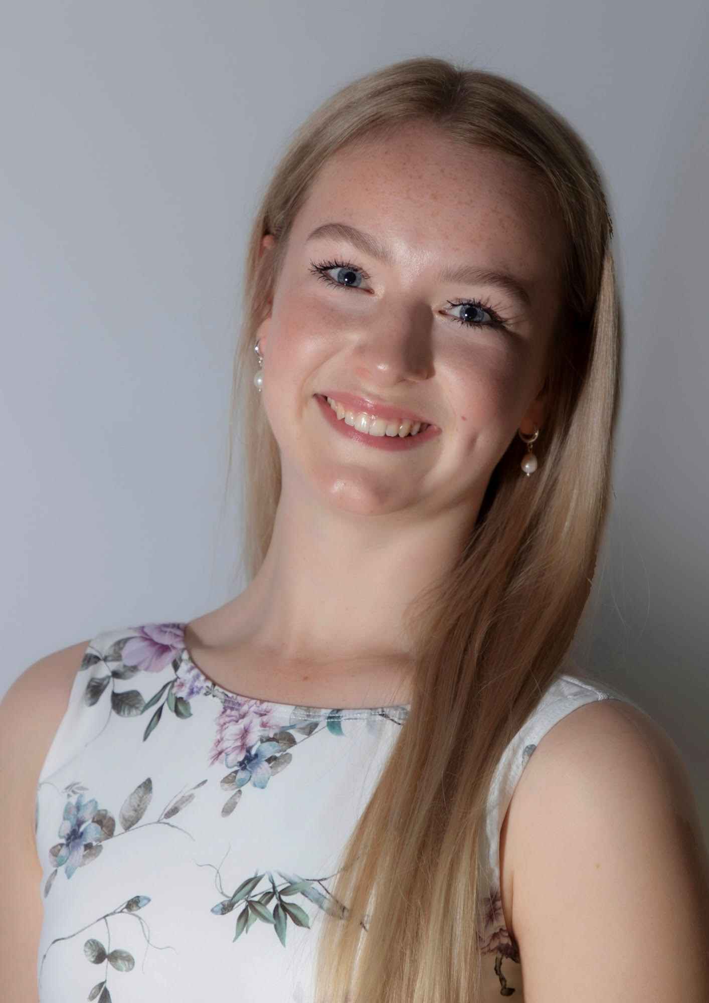 Zinnia Tongue Headshot.jpg