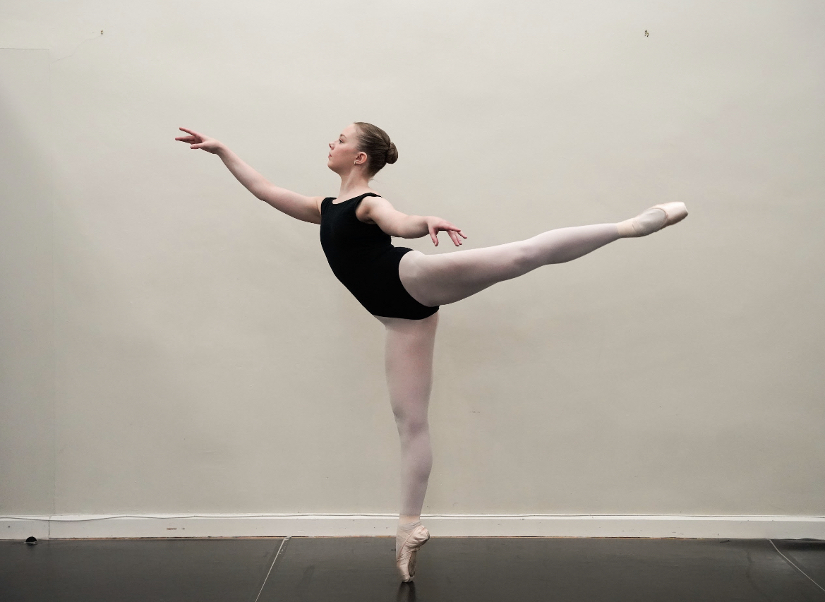 MURPHY Kristina - Provide an arabesque photo.jpeg