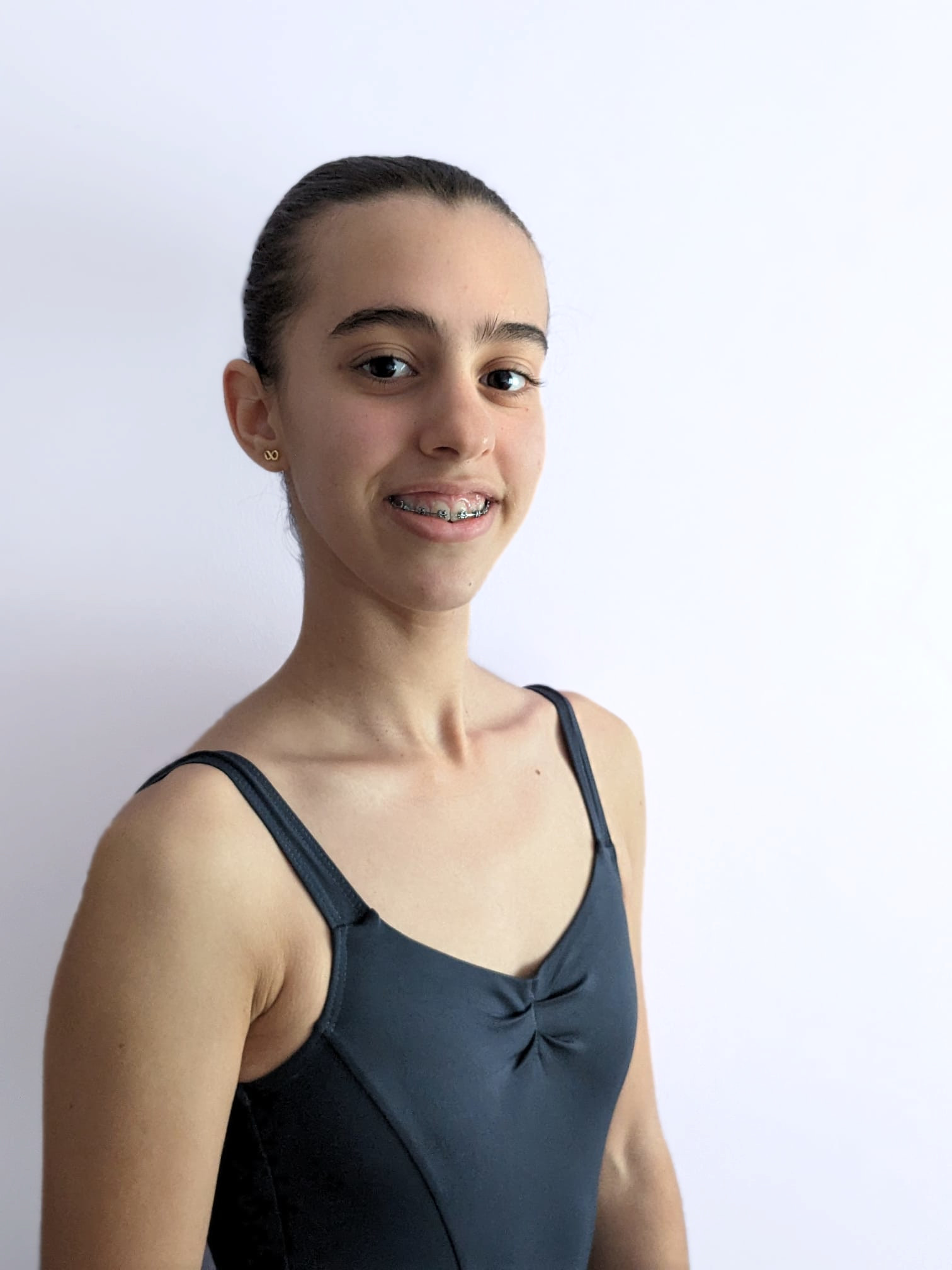 Mireia fondo gris3.jpeg