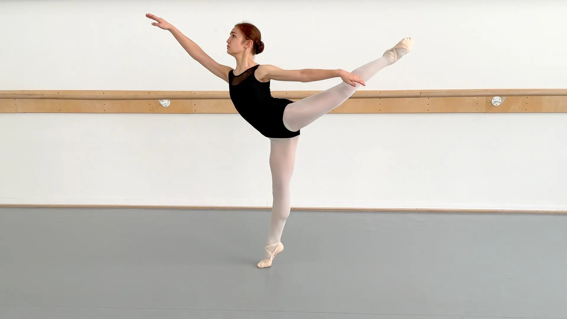 NEUMANN Sophia Luise - Provide an arabesque photo.jpg