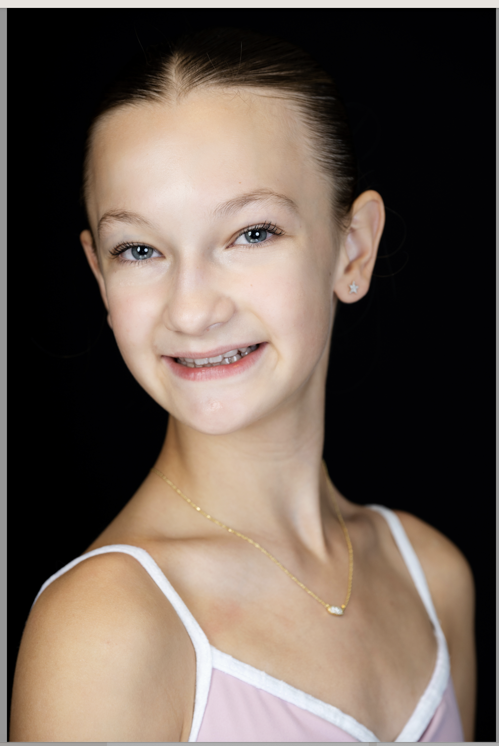 Daniela headshot.png