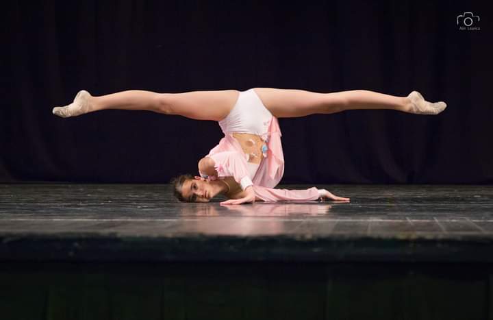 POZA REBE DANS ALICE.jpg