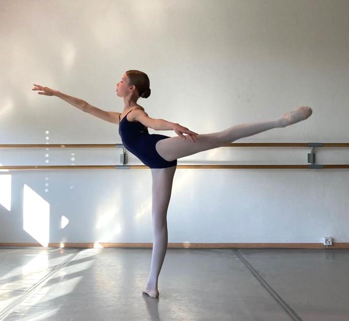 NOCAUDIE Garance - Provide an arabesque photo.jpg