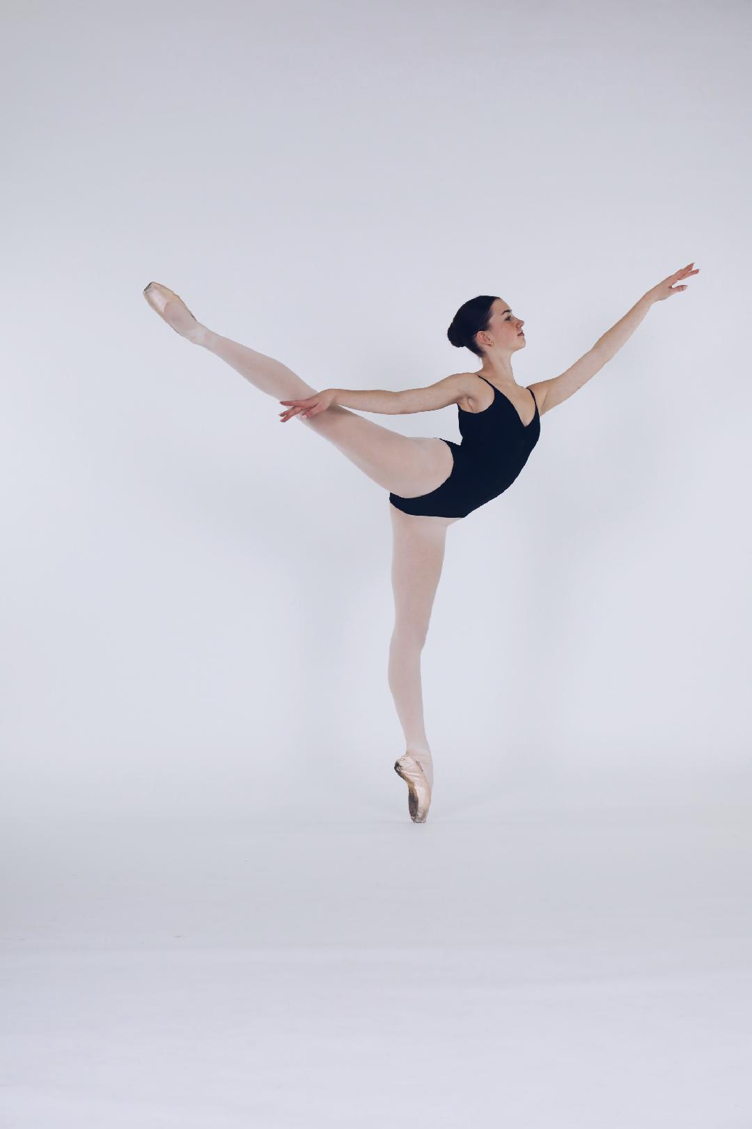 Ava Zisko arabesque.jfif