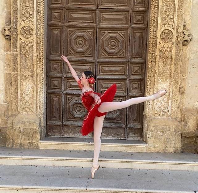 KAZICKAITE Upe - Provide an arabesque photo.jpeg