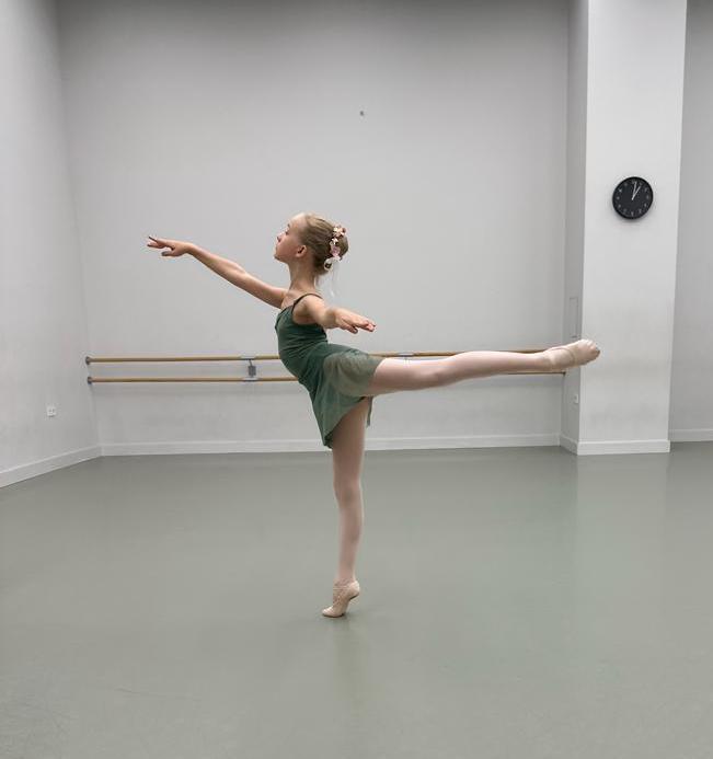 COLOMEET Tatiana - Provide an arabesque photo.jpeg