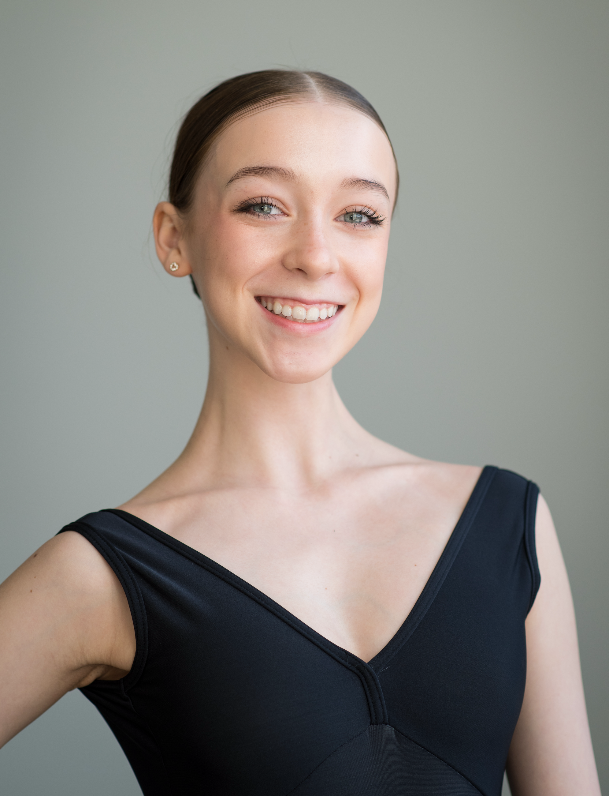 Everly Nedza-Headshot 2024 Ballee YAGP.png