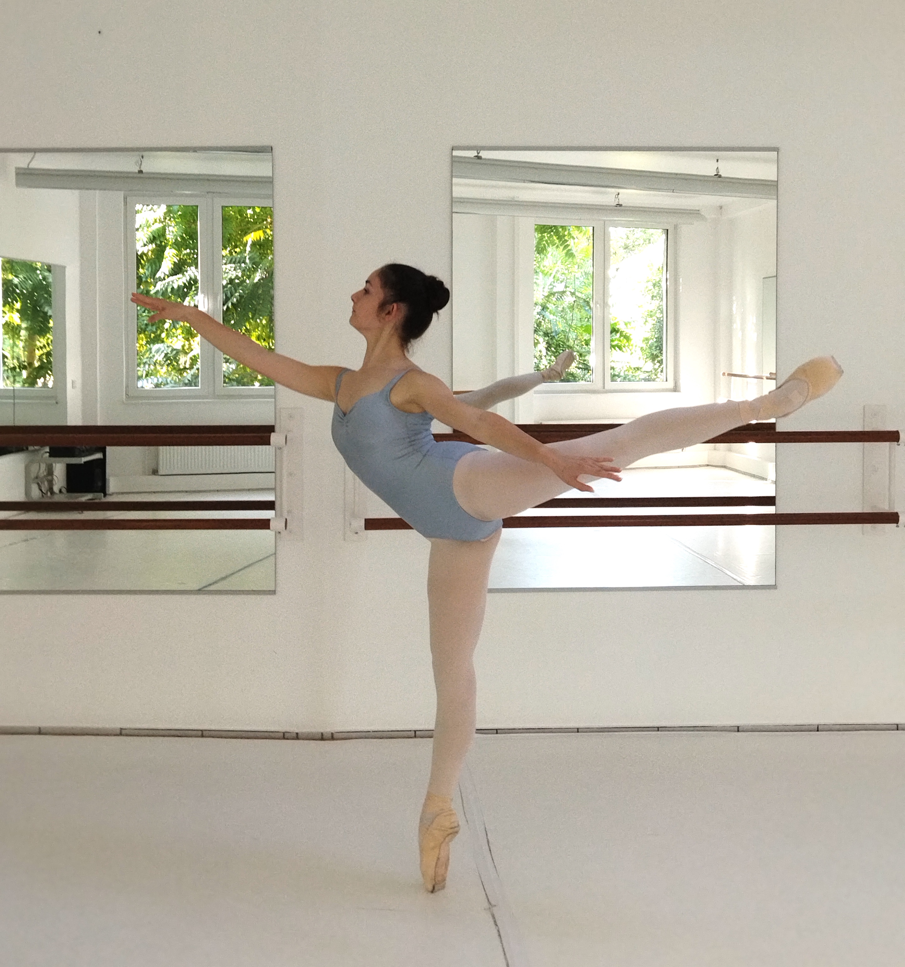 LABEYRIE Léna - Provide an arabesque photo.jpg