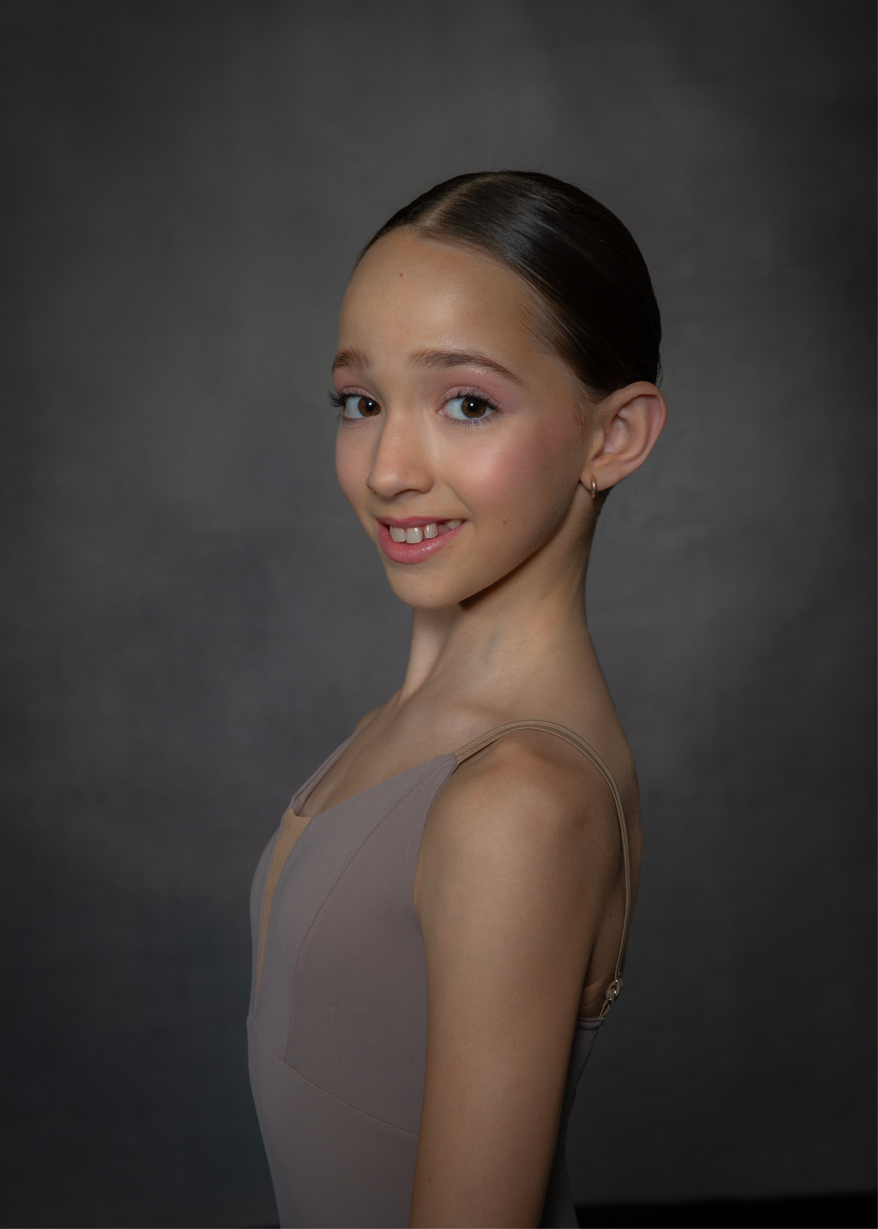 HEADSHOT_CLAUDIA GRAU.jpg