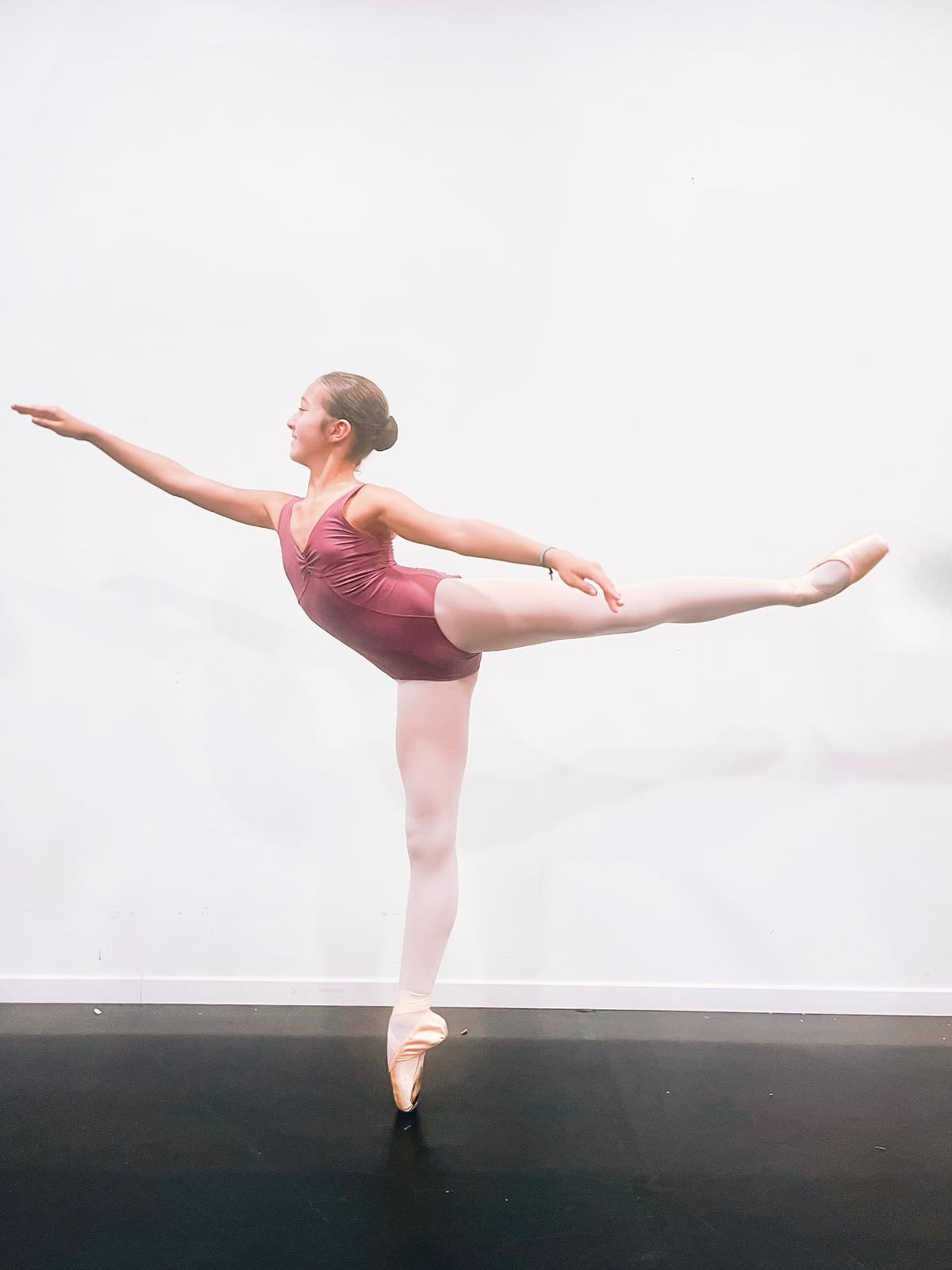 photo arabesque Yrène WAGNER VAN DE RIET.jpg