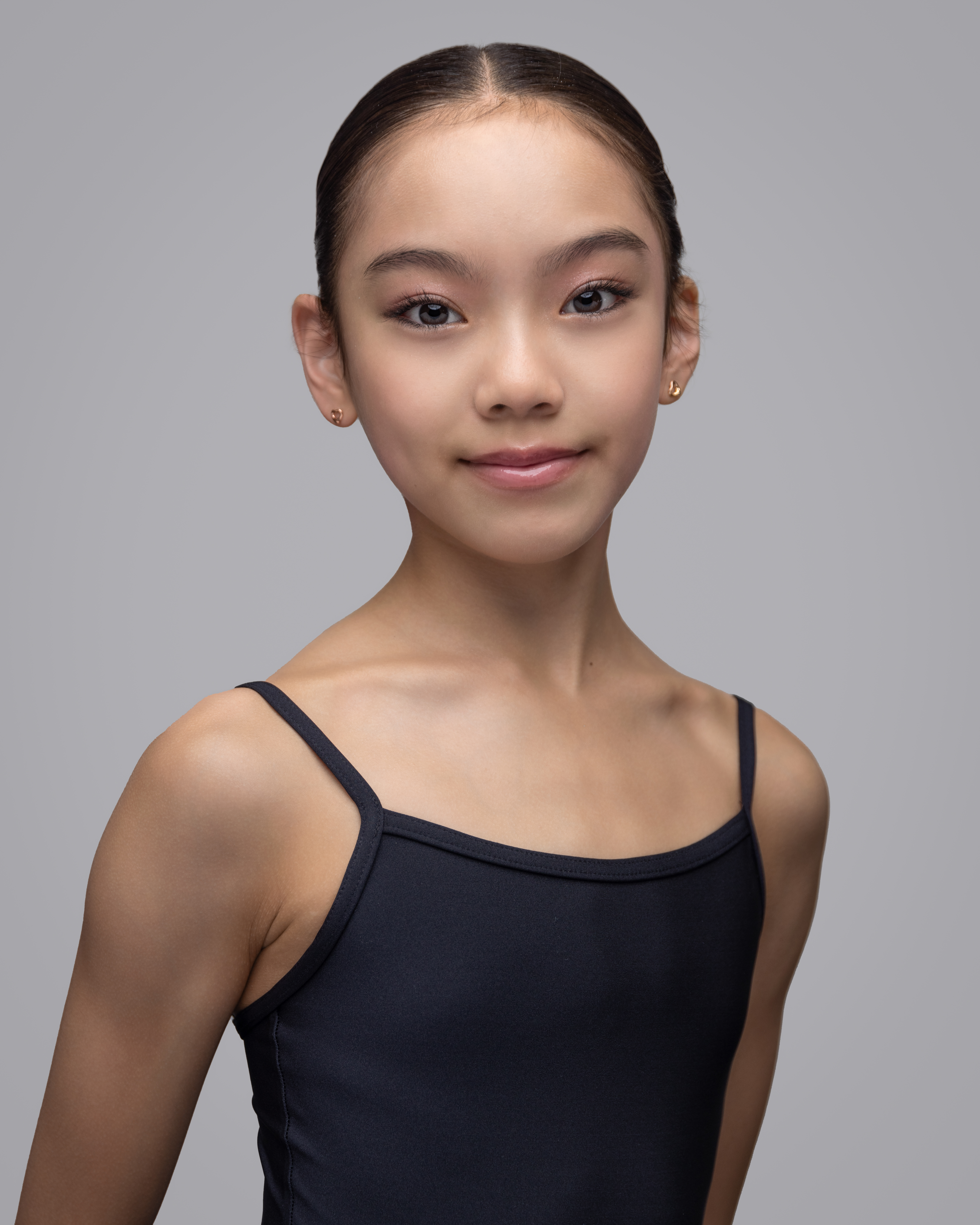 Alisa Xu - head and shouder.jpg