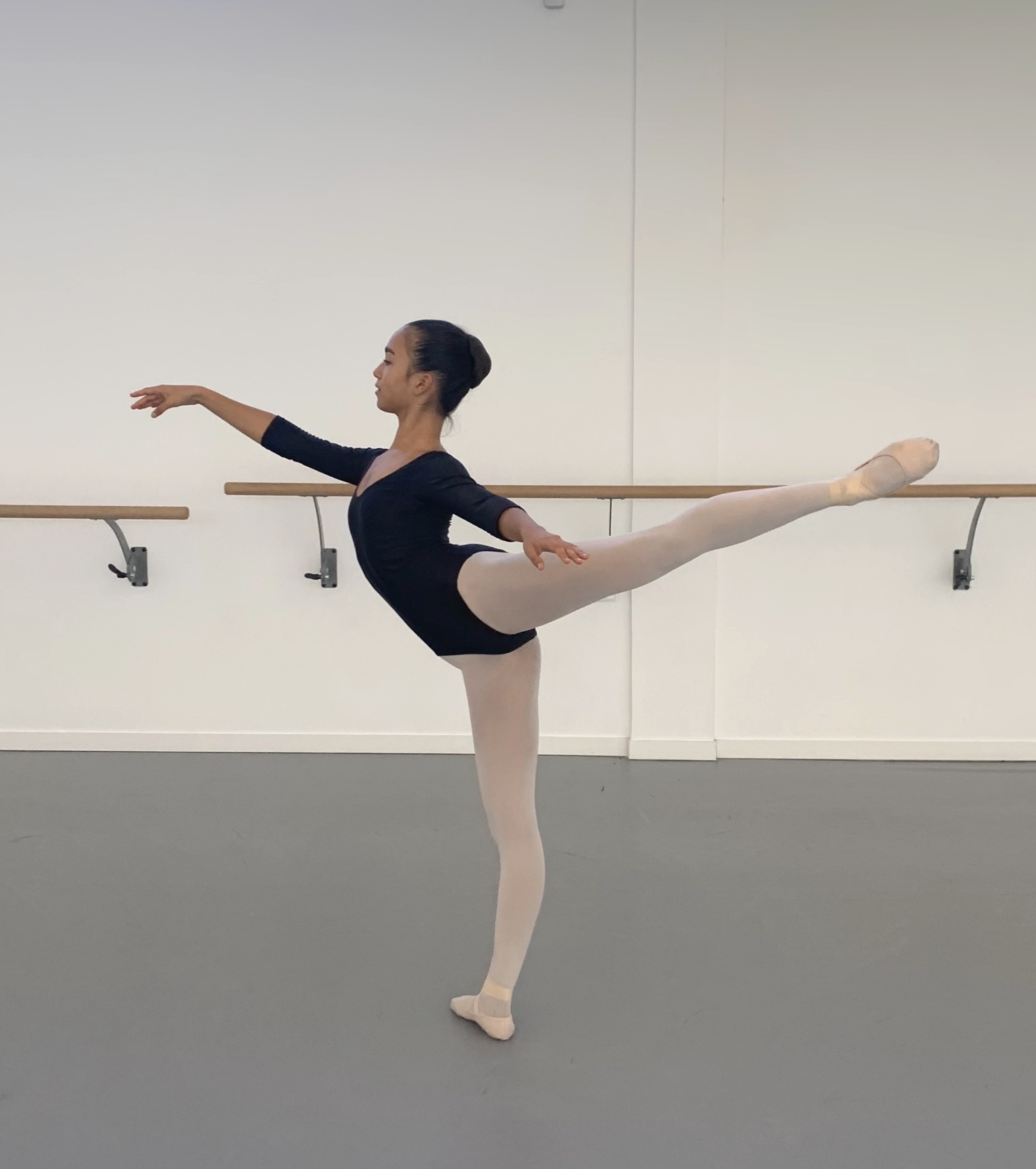 CLAVREUL Aurore - Provide an arabesque photo.jpeg