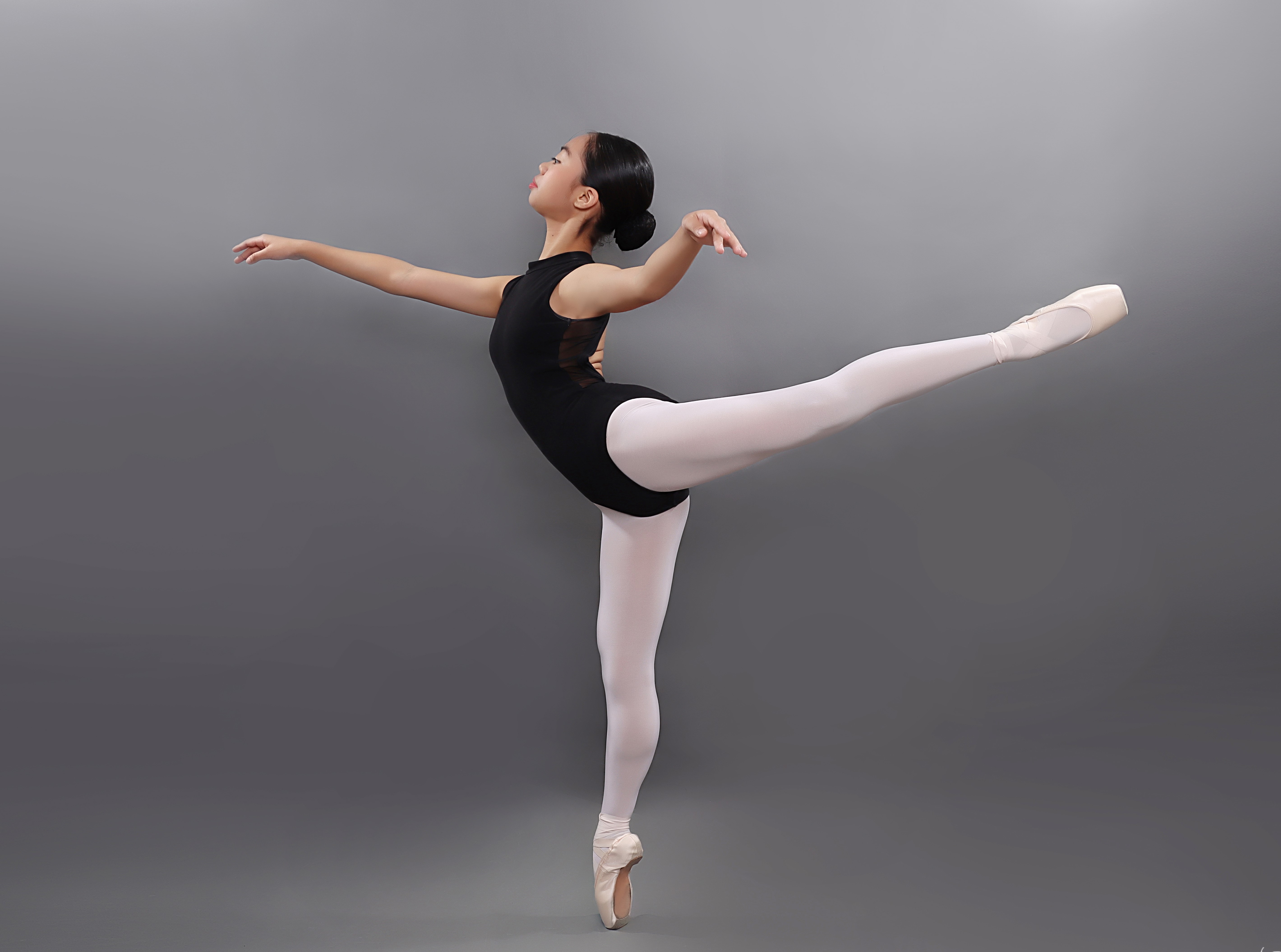 VILLANUEVA Madyline - Provide an arabesque photo.jpg