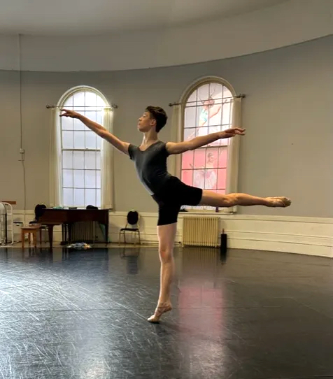 SIMAIR Carson - Provide an arabesque photo - copie.jpg