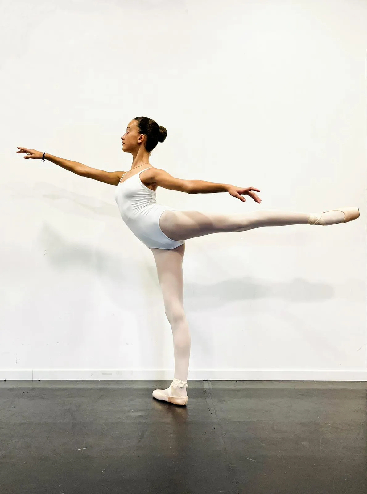 ESNAULT Maya - Provide an arabesque photo - copie.jpg