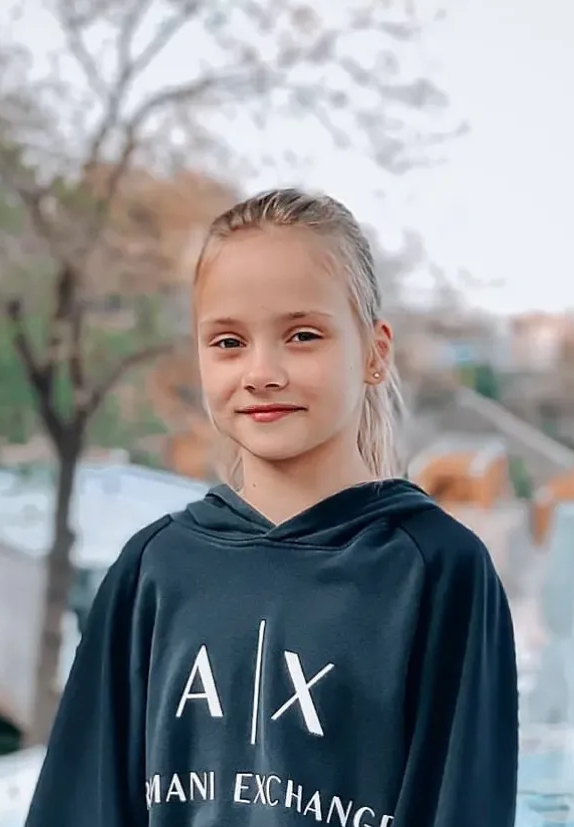 NEHURENKO Valeriia - Provide a recent headshot - copie.jpg