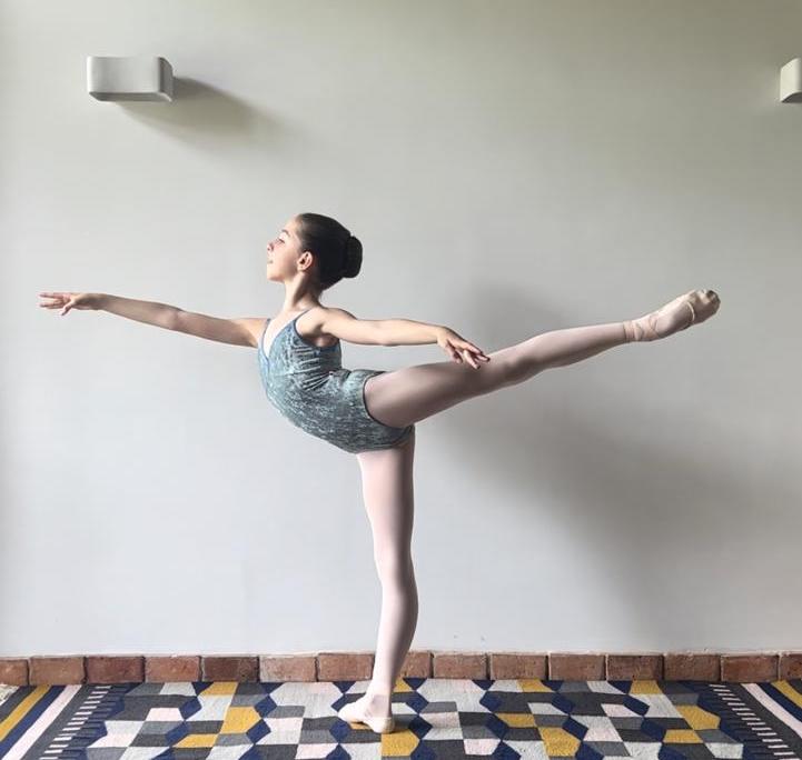 RIPOCHE Andrea - Provide an arabesque photo.jpeg