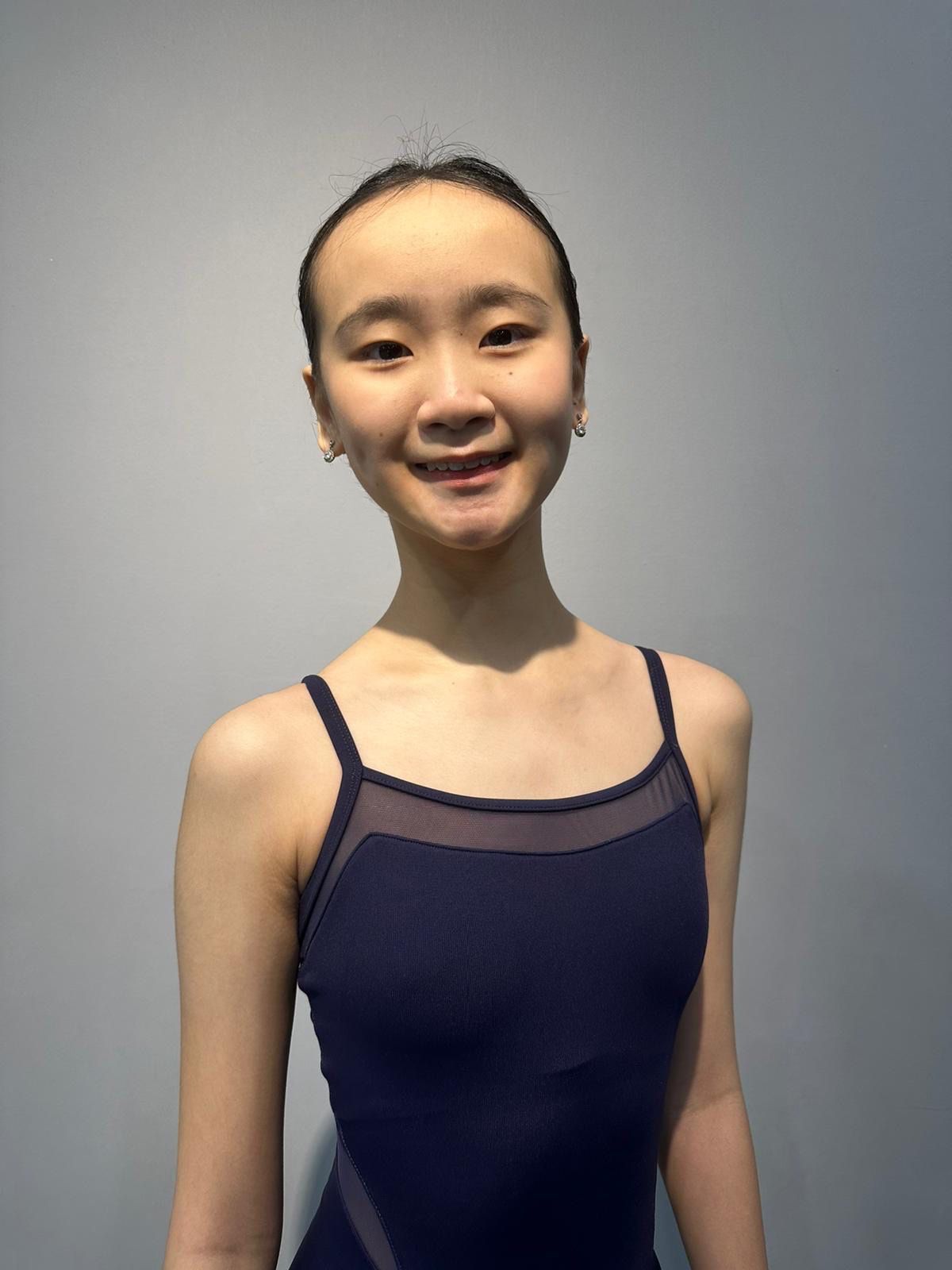 Chloe headshot_2023.jpeg