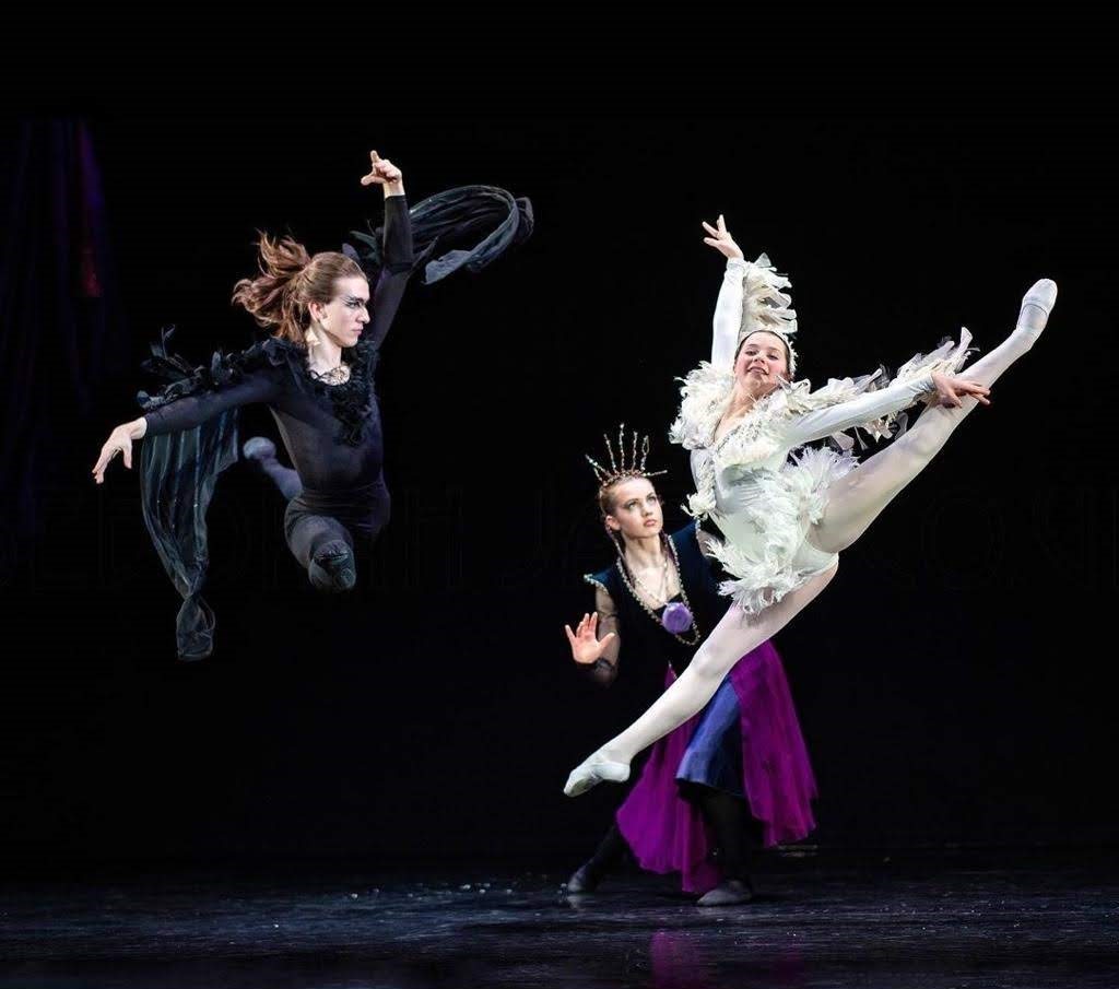 Raven performance.jpg