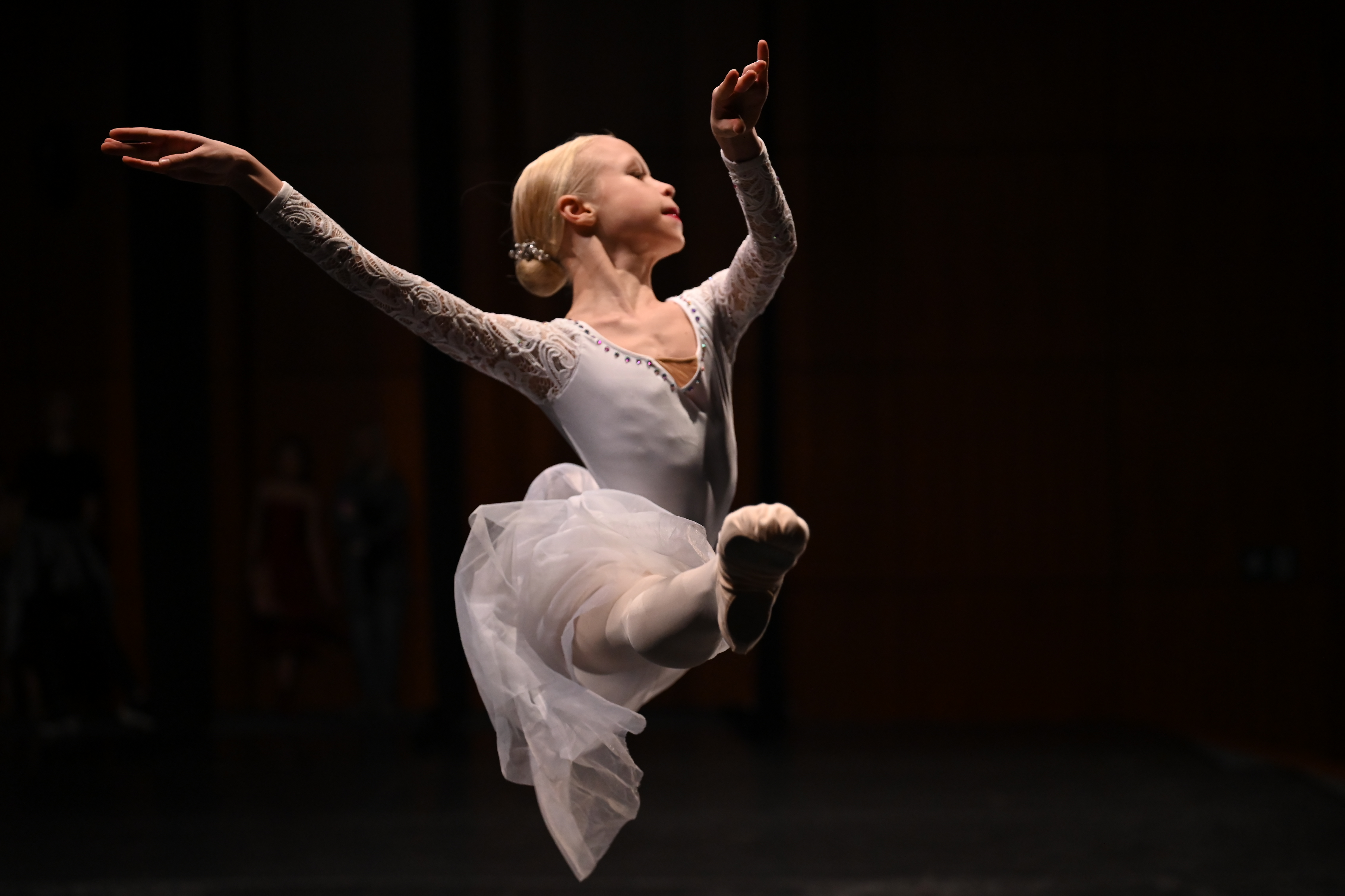 bs0870-036-Maja Mainka-Butterfly-Backstage-YGP ITALY 2023-ZF-4874-46233-1-001-004.jpg