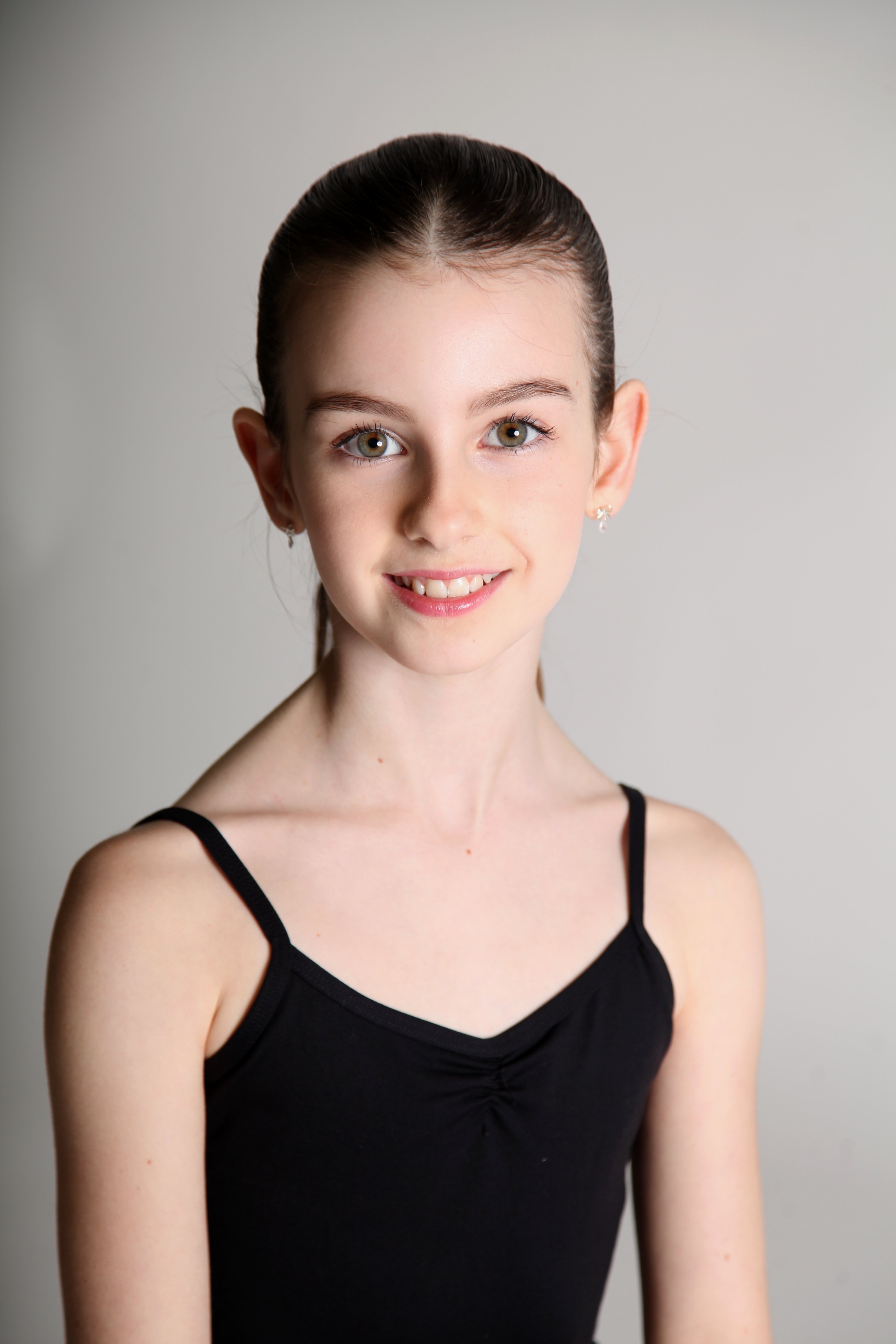 Shyla Headshot 2024.jpg