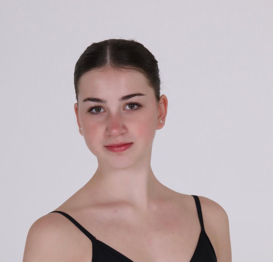 Ava Zisko Headshot.jfif