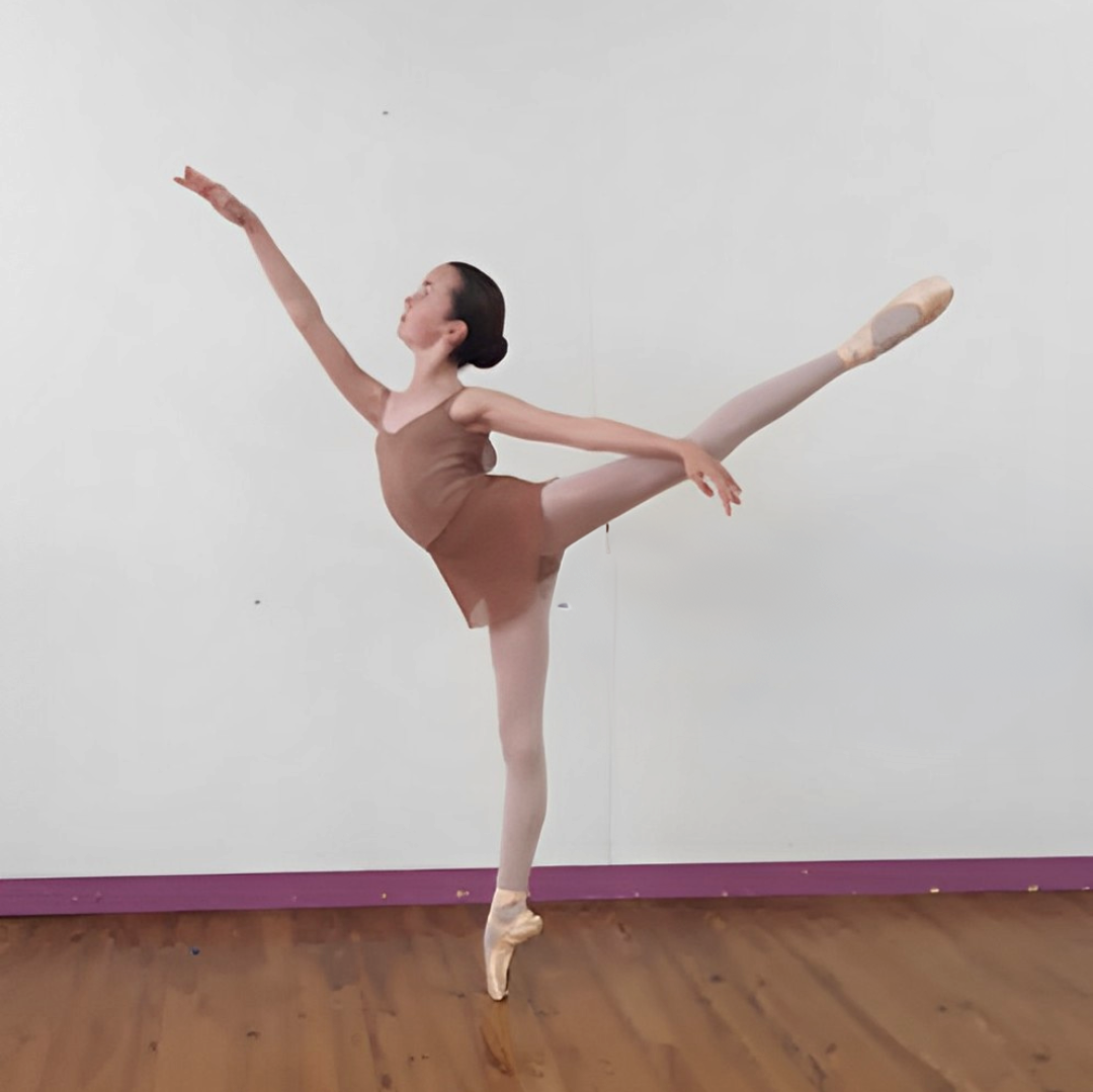 BLANCHARD Lilou - Provide an arabesque photo.png