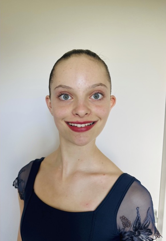 Headshot Romy Enthime Cloarec.pdf - copie.jpg