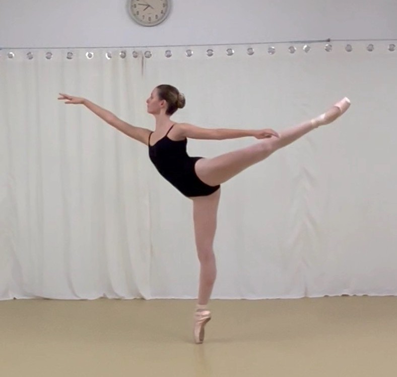 HAUTIER Julie - Provide an arabesque photo.jpg