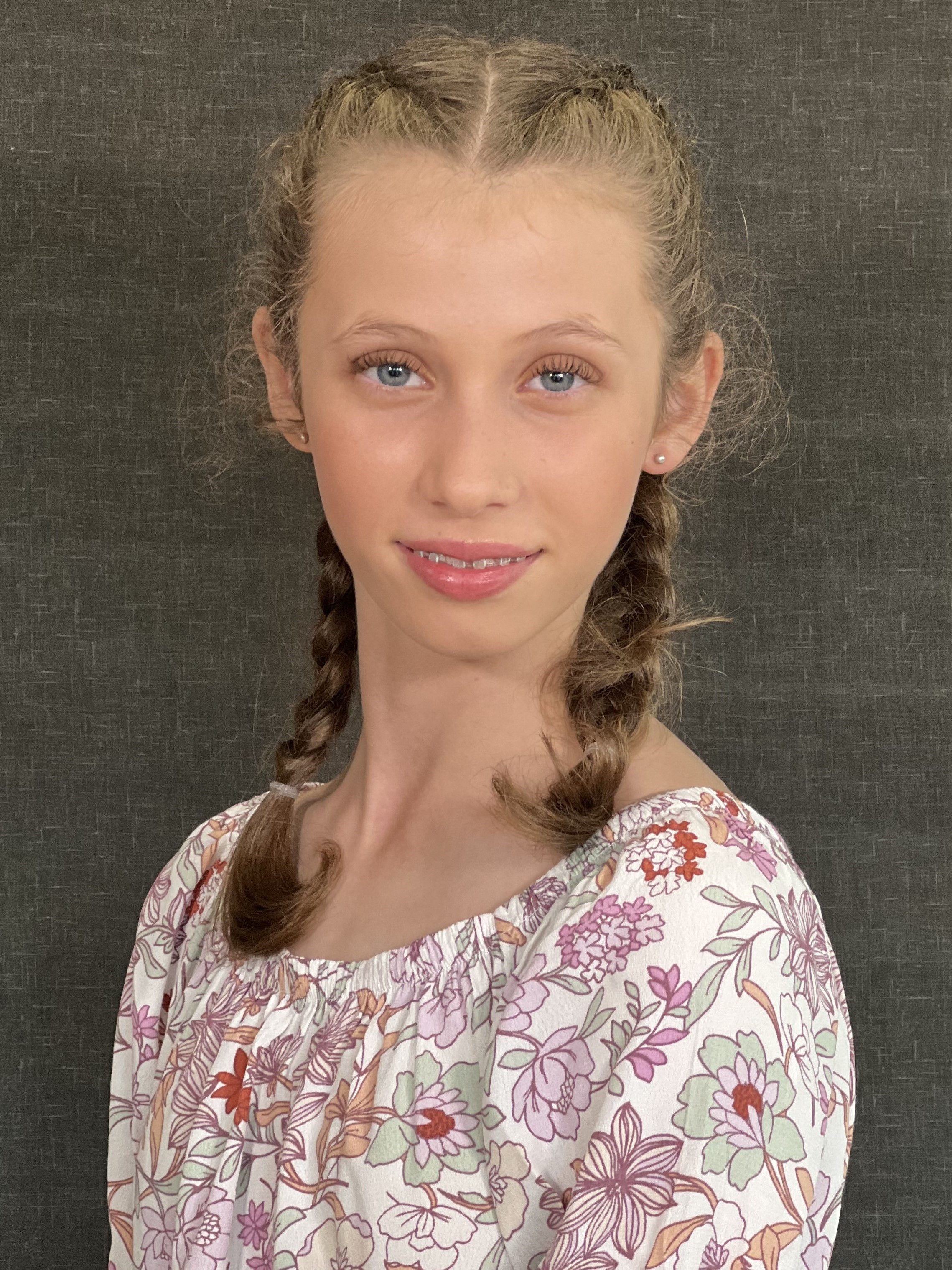 Zara Strelen Headshot.JPG