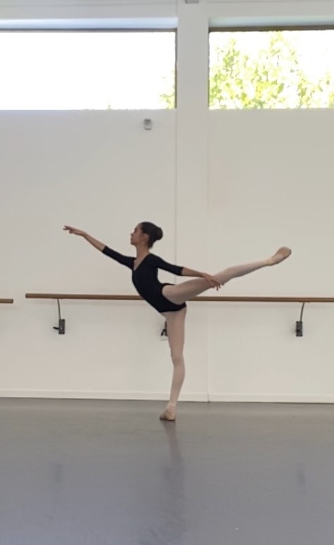 Cléo Soupet arabesque.jpg