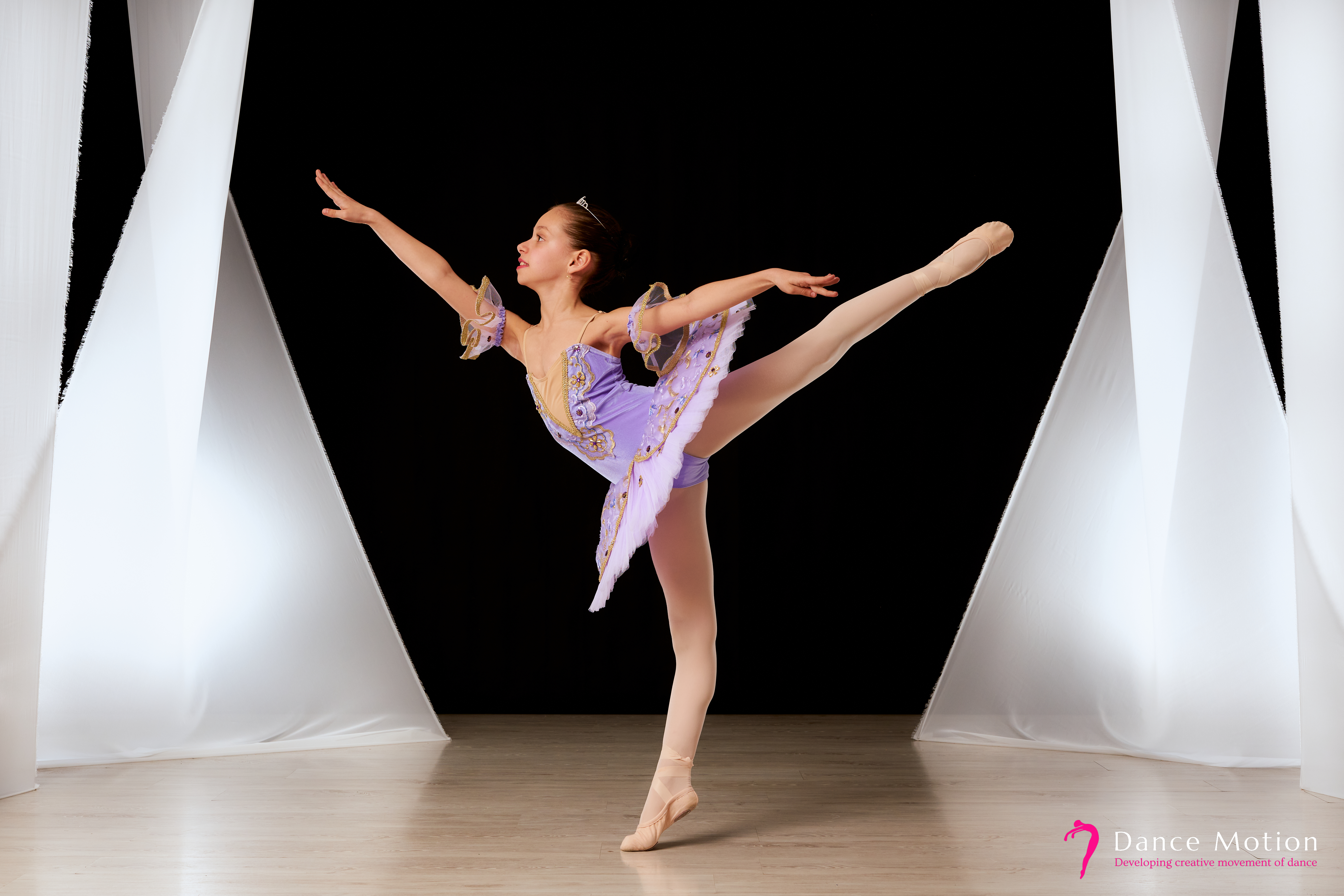 FULL SIZE Lara Comanescu  (1).jpg