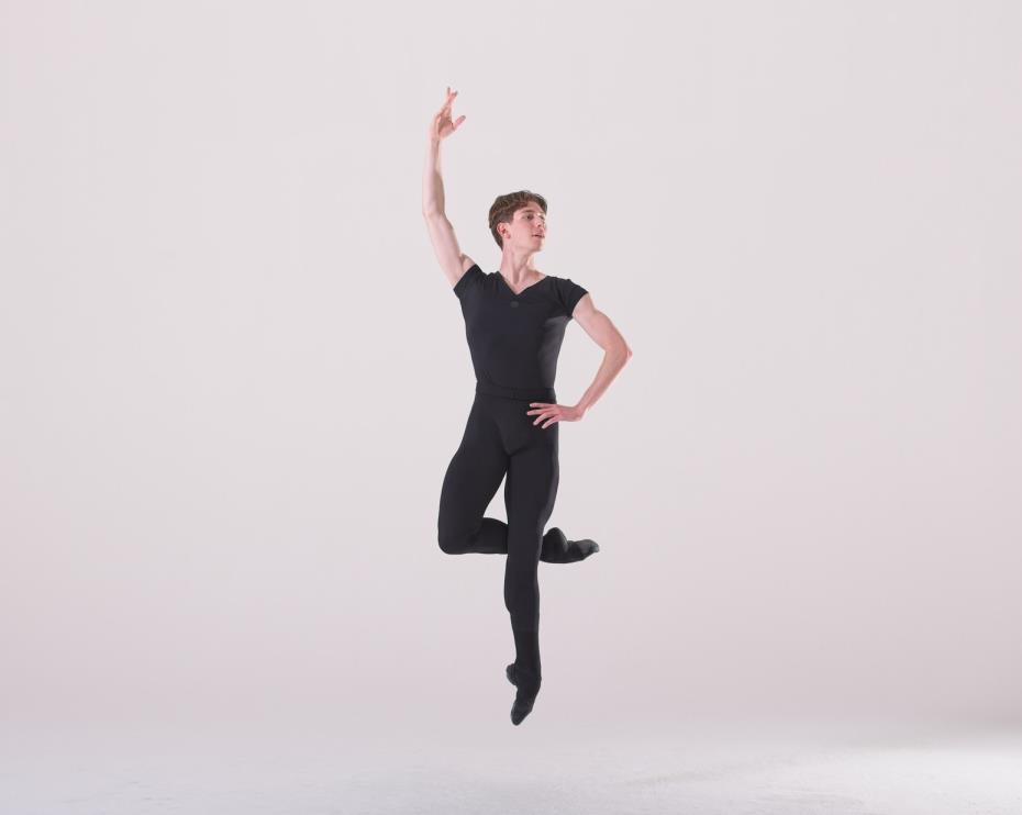 Finn Faulconer Body Pic 1.jpg
