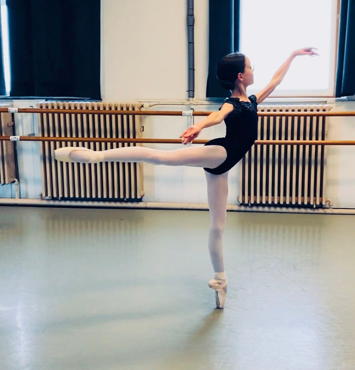Juliette_Parisis_Arabesque_YAGP2023.jpg