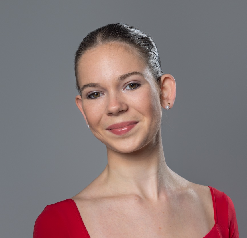 annabelle head shot.jpg