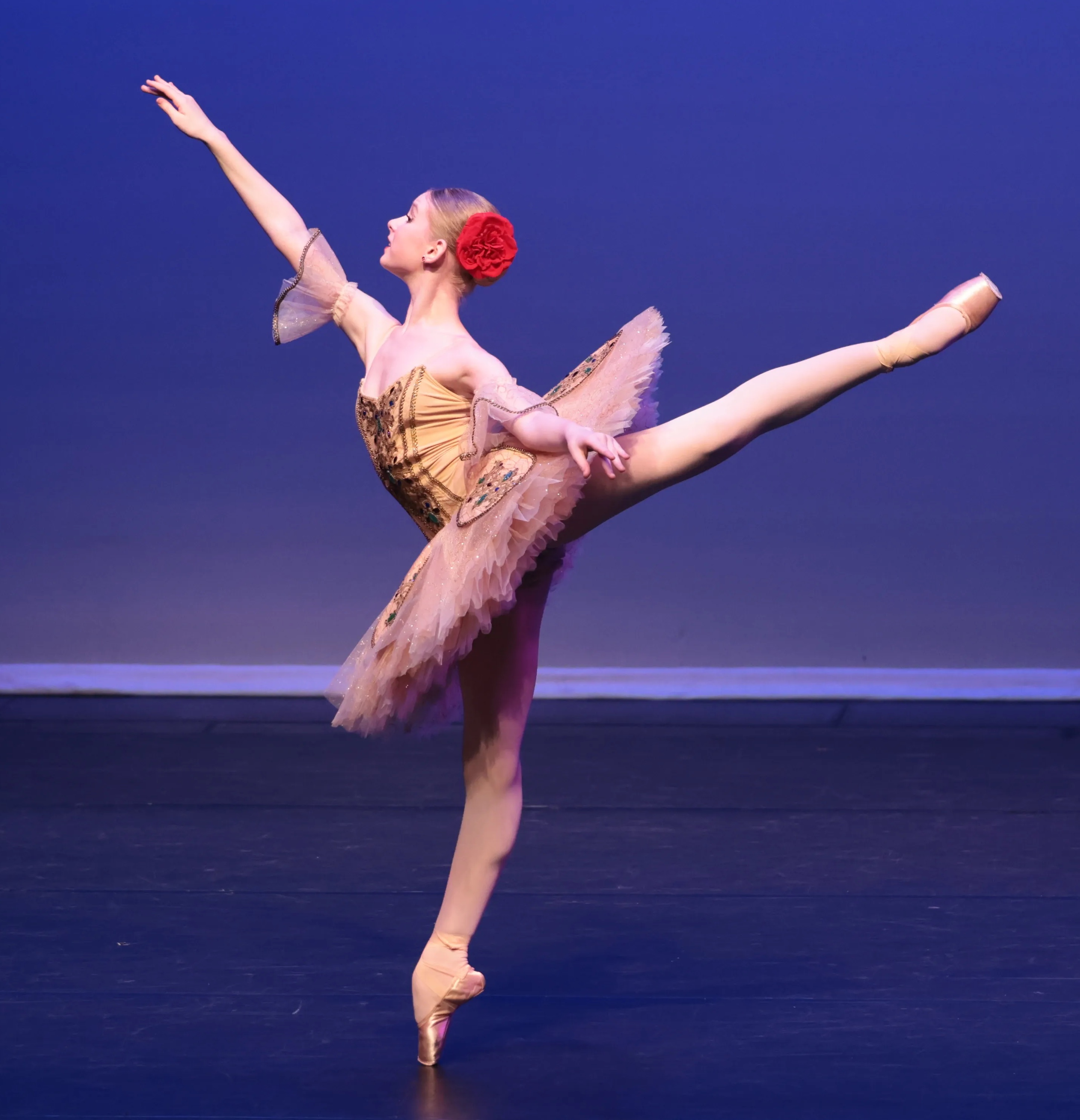 8938-149-CHLOE HELIMETS-VARIATION FROM PAQUITA-Front of Stage-ADC IBC SFO 2023.jpeg - copie.jpg