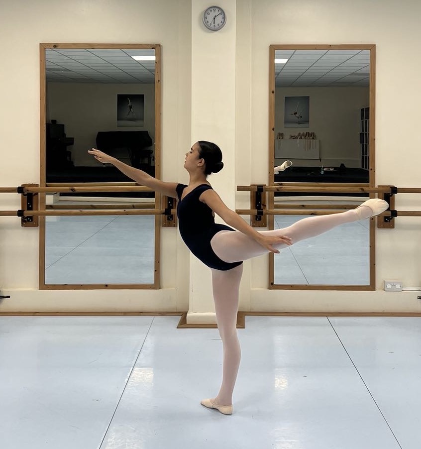 BOLTON Scarlett - Provide an arabesque photo (1).jpg