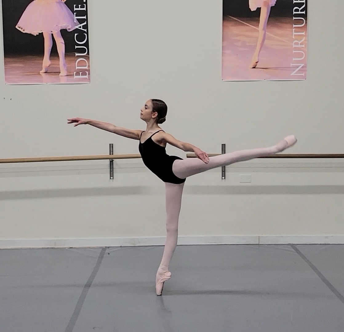Annie 4Arabesque (1).jpg