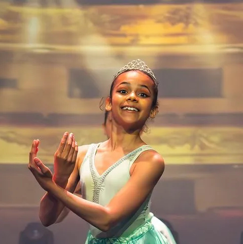 ESALO Lovencia - Provide a recent headshot - copie.jpg